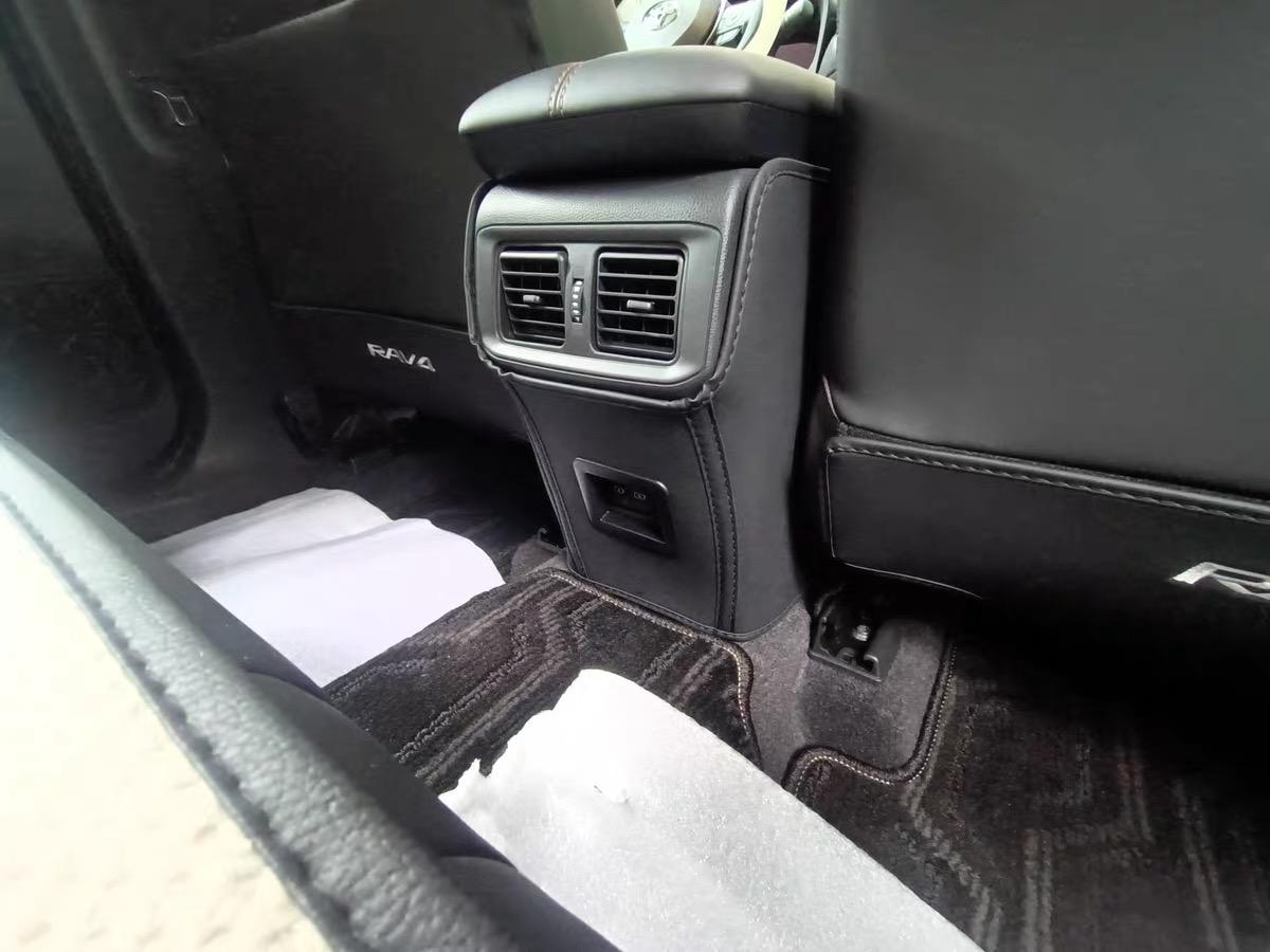 Car kick mat install