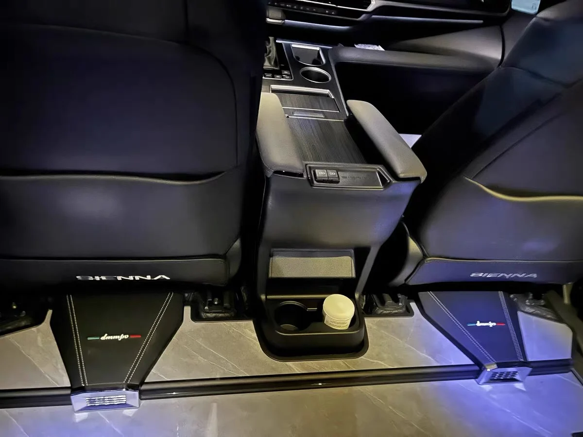 Toyota Sienna kick mat installed, customer photo