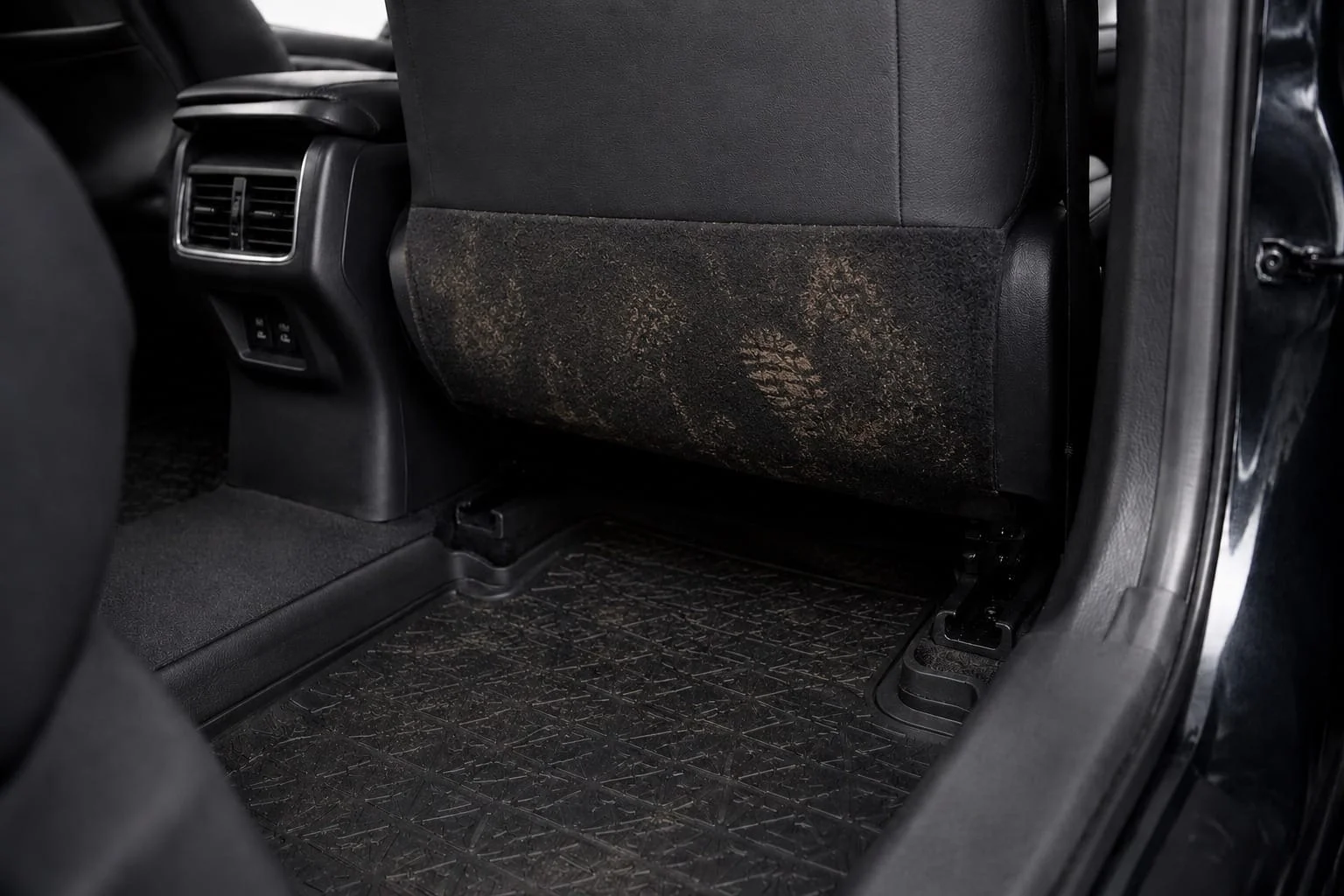 muddy fabric trim strip below leather seat back, the zone kids and pets both wear down